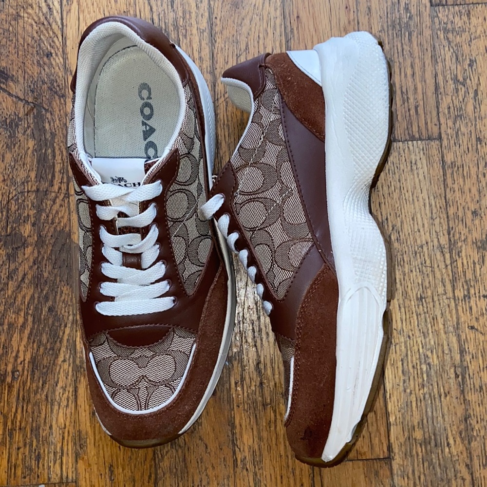 Coach Tech Runners